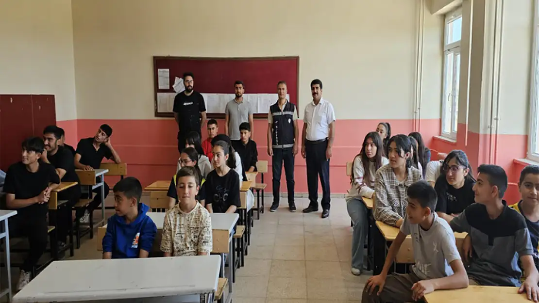 Erciş'te öğrencilere inci kefali eğitimi