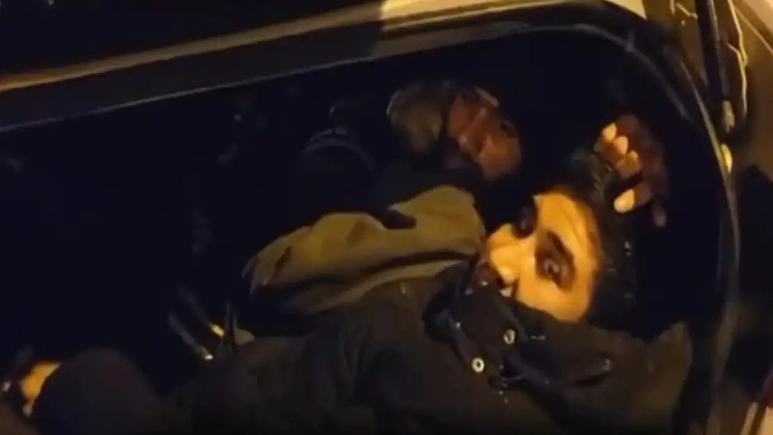 Erciş'te otomobil bagajında 6 düzensiz göçmen yakalandı