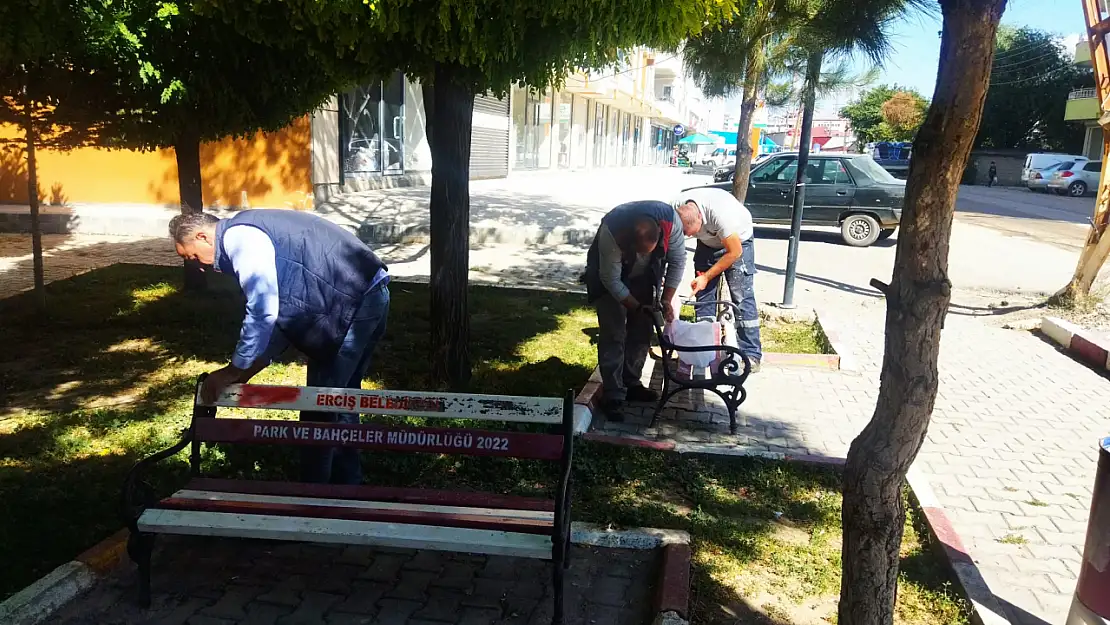 Erciş'te parklarda bakım onarım çalışması