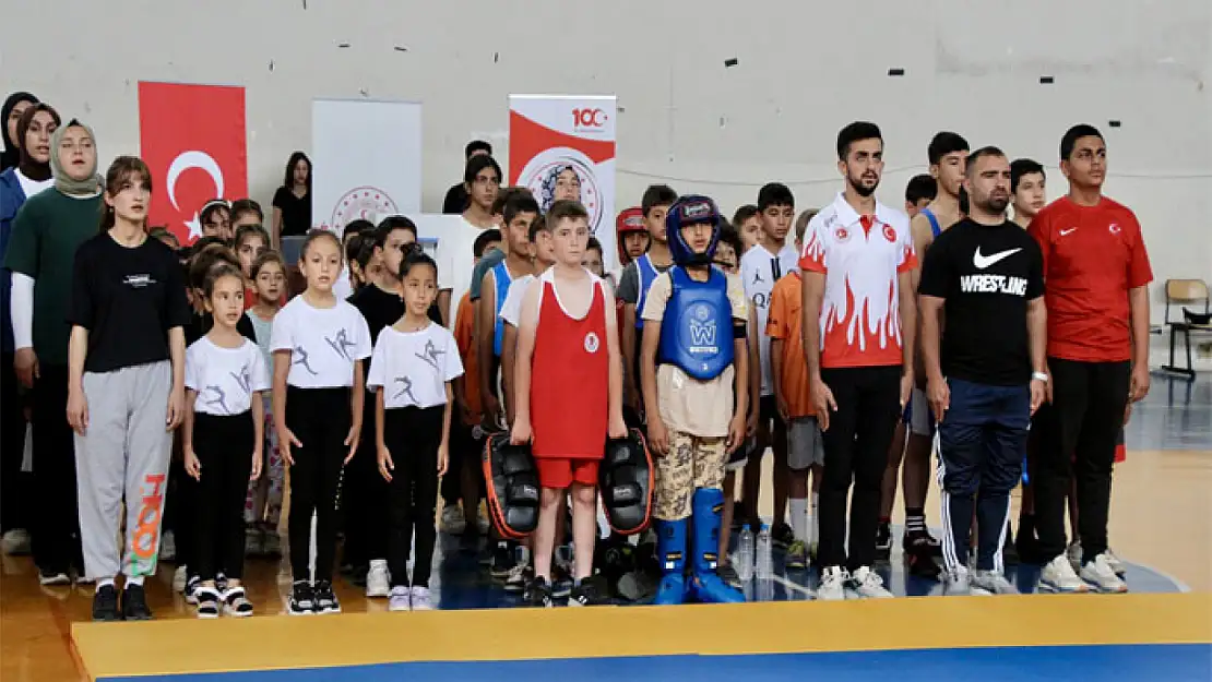 Erciş'te ücretsiz yaz spor kursları başladı