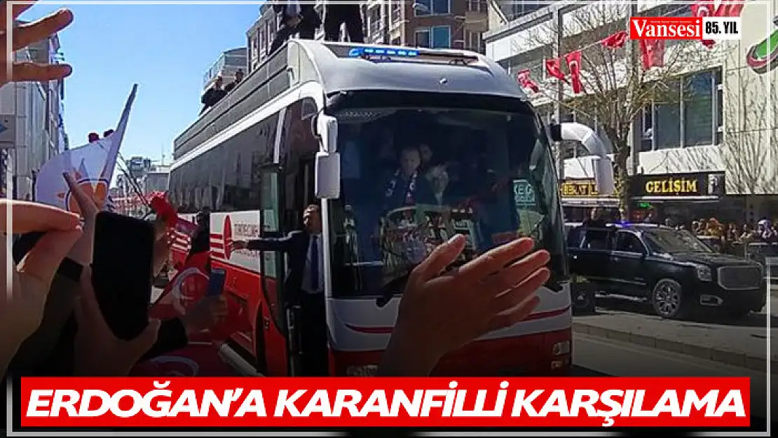 Erdoğan'a karanfilli karşılama