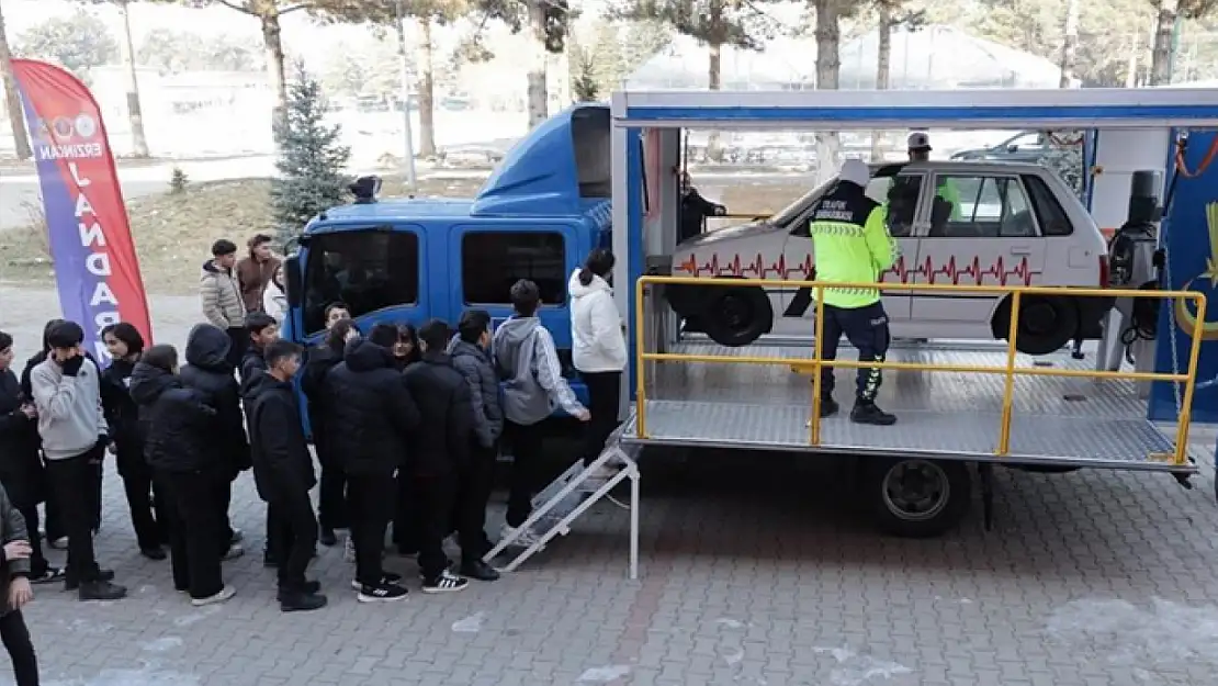 Erzincan'da emniyet kemerinin önemi anlatıldı