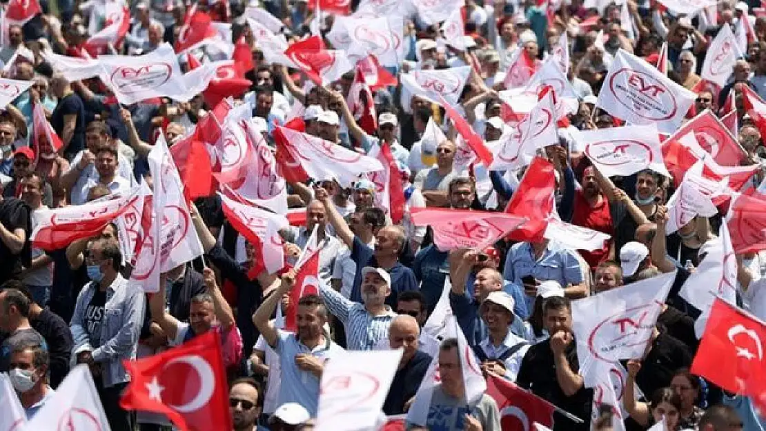 EYT'liler dikkat! Sürpriz borçla karşılaşabilirsiniz... Uzmanından net tarih geldi