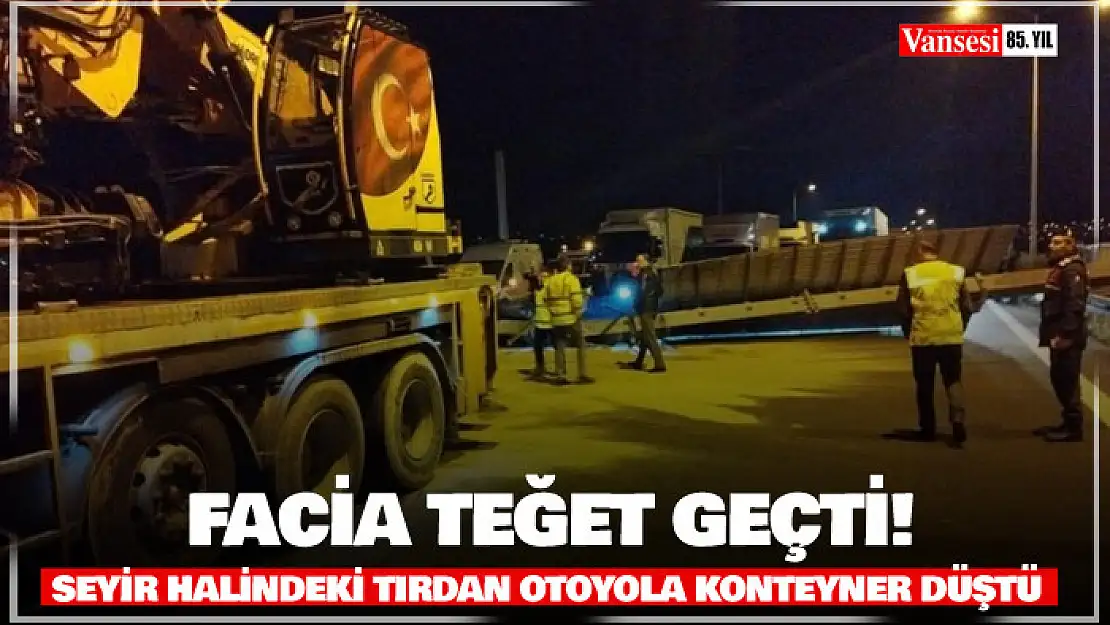 Facia teğet geçti: Seyir halindeki tırdan otoyola konteyner düştü