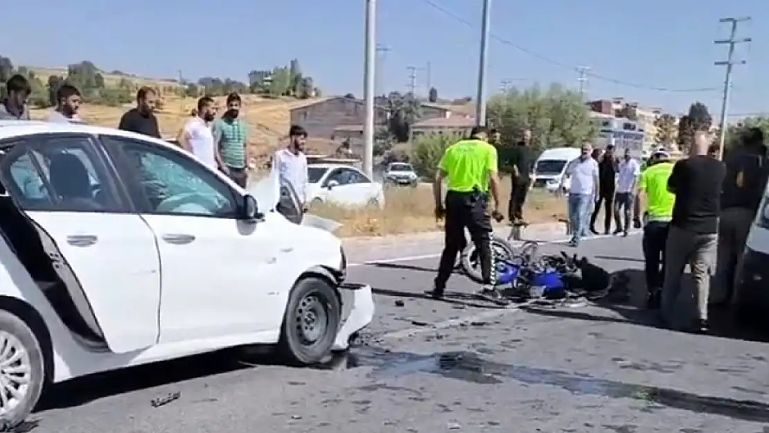 Feci trafik kazası Motosiklet sürücüsü baba ve oğlu hayatını kaybetti