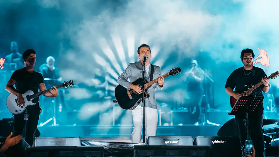 Ferhat Göçer Van'da sevenleriyle buluştu