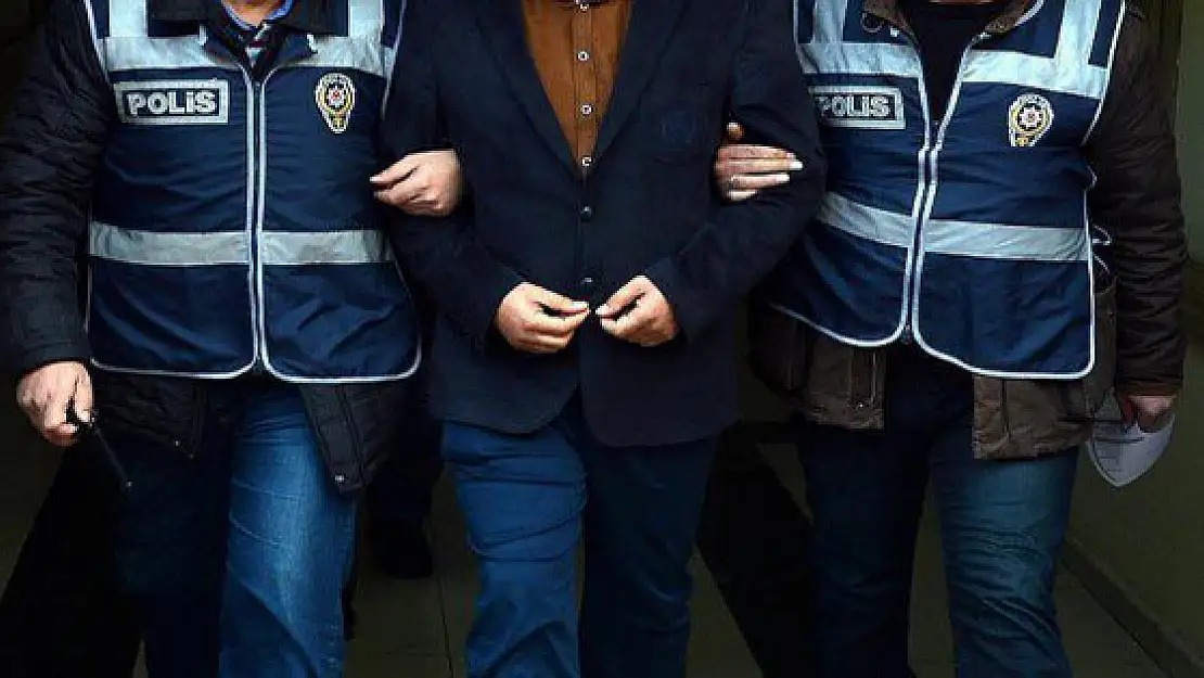 Van'da 6 polis tutuklandı