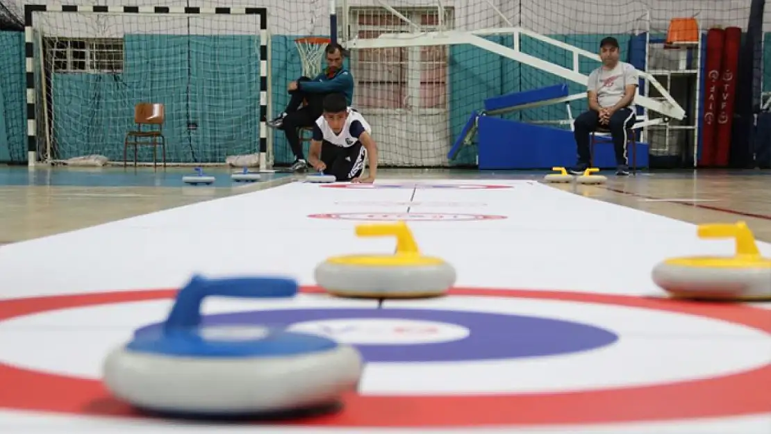 Floor Curling müsabakalarında buluştular