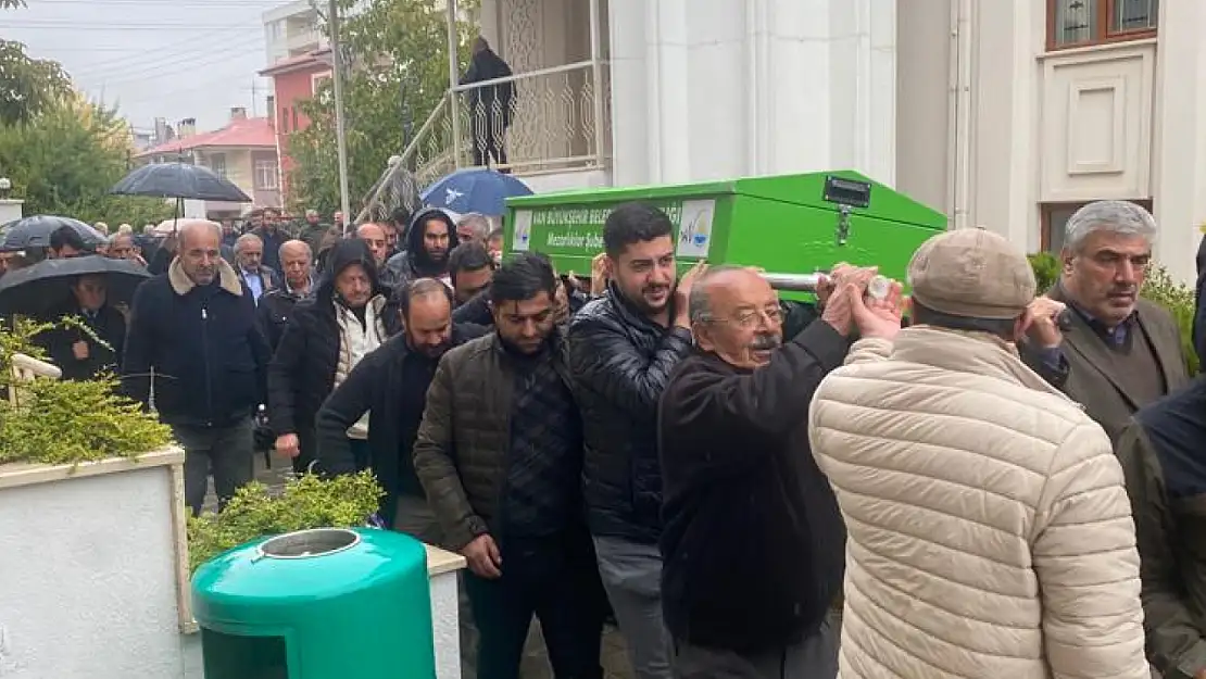 Fotoğraf sanatçısı Ferruh Atakan son yolculuğuna uğurlandı