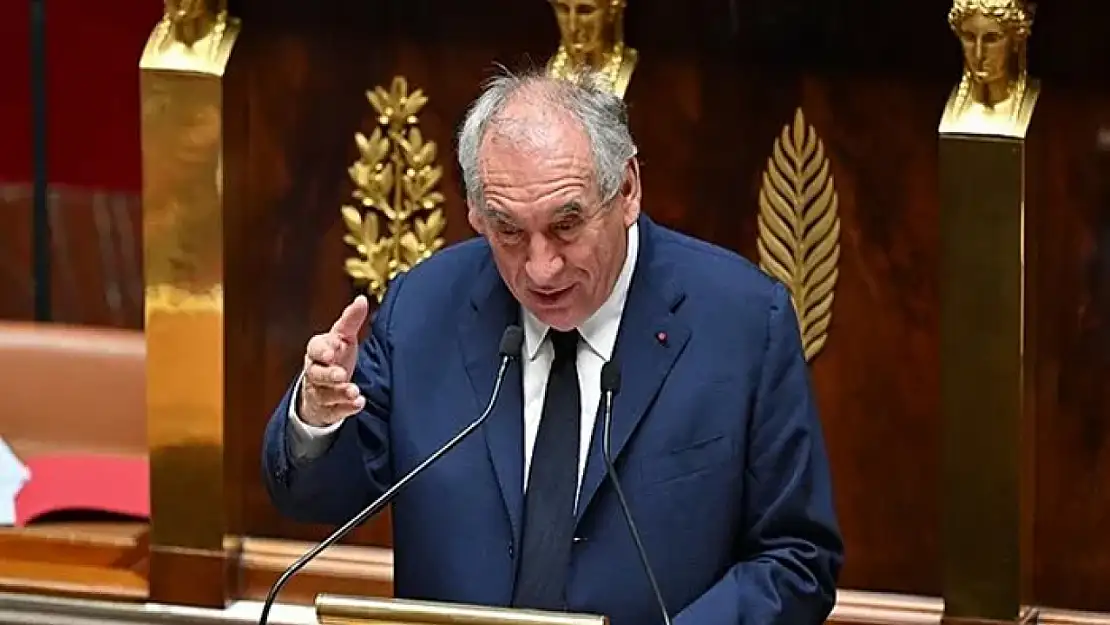 Fransa'da güvenoyu alamayan François Bayrou hükümeti düştü