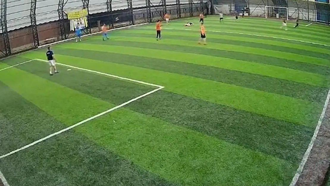 Futbol oynarken kalp krizi geçiren genç hayatını kaybetti