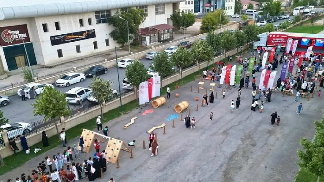 Geleneksel Oyunlar Tırı Muş'ta çocuklarla buluştu
