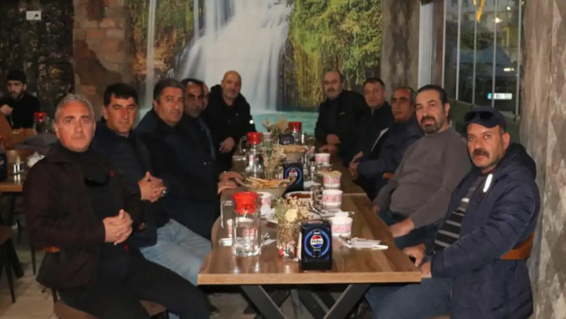 Gevaş Lisesinin mezunları iftarda buluştu