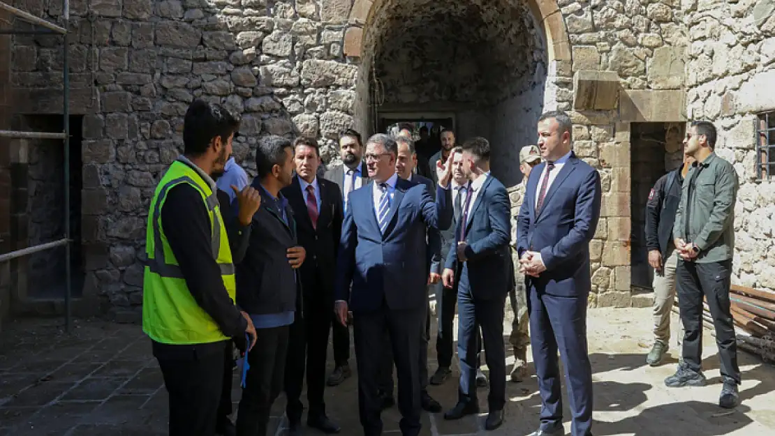 Gevaş'ta İzzettinşir Camii restore ediliyor