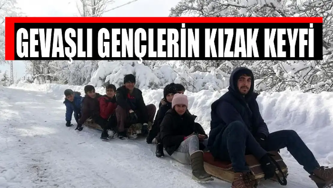 Gevaşlı gençlerin kızak keyfi