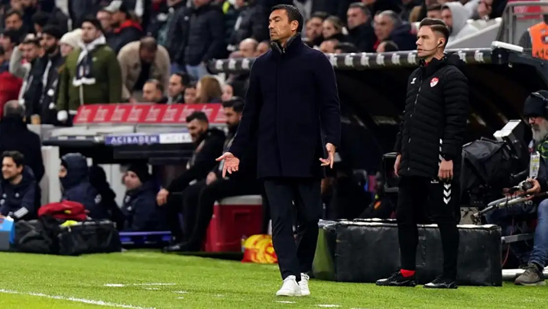 Giovanni van Bronckhorst, yerli oyuncuları tercih etmiyor