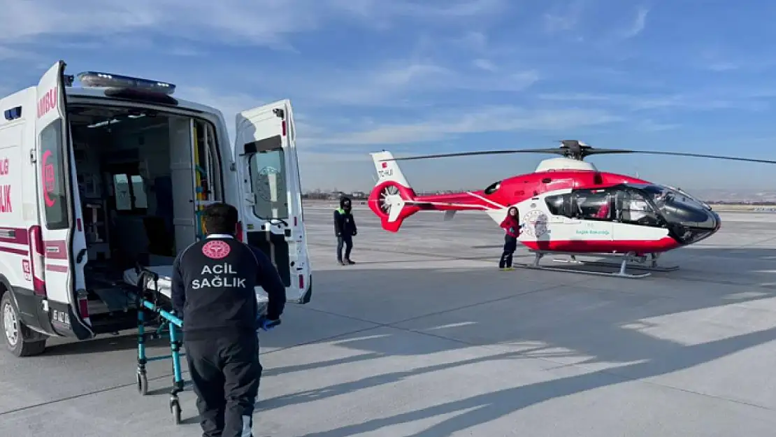 Göğüs ağrısı çeken hasta, ambulans helikopter ile Van'a getirildi