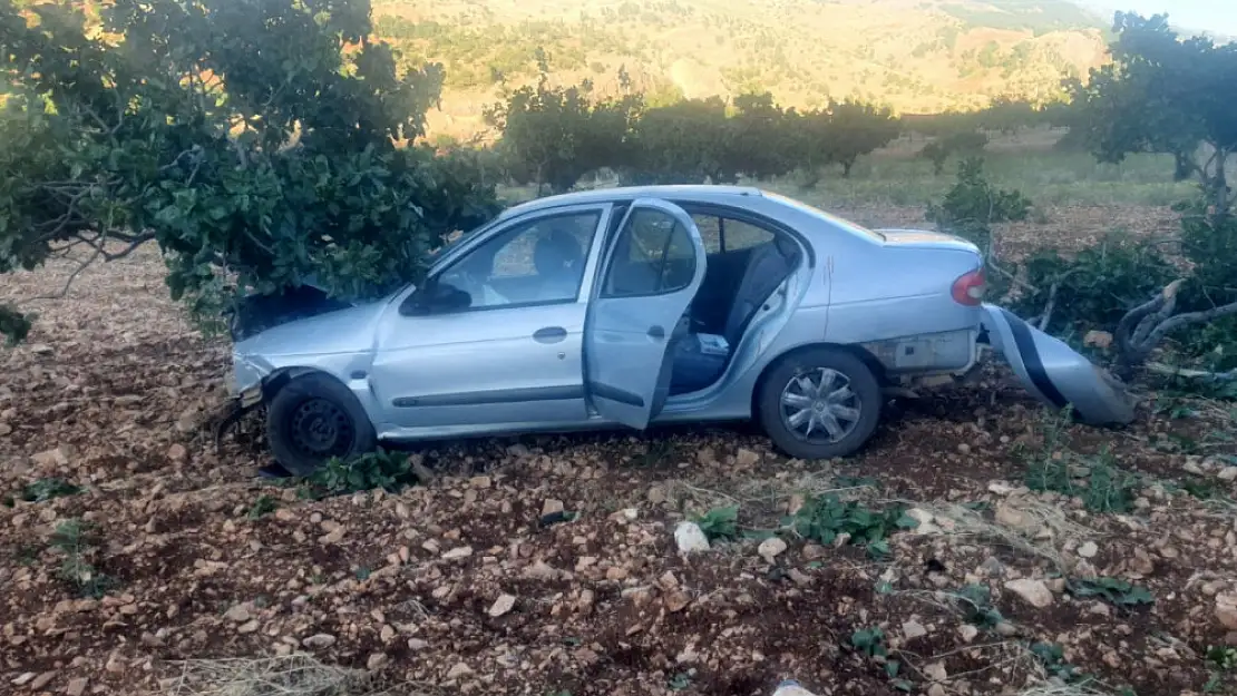 Gölbaşı'nda otomobil yoldan çıkarak devrildi: 5 yaralı