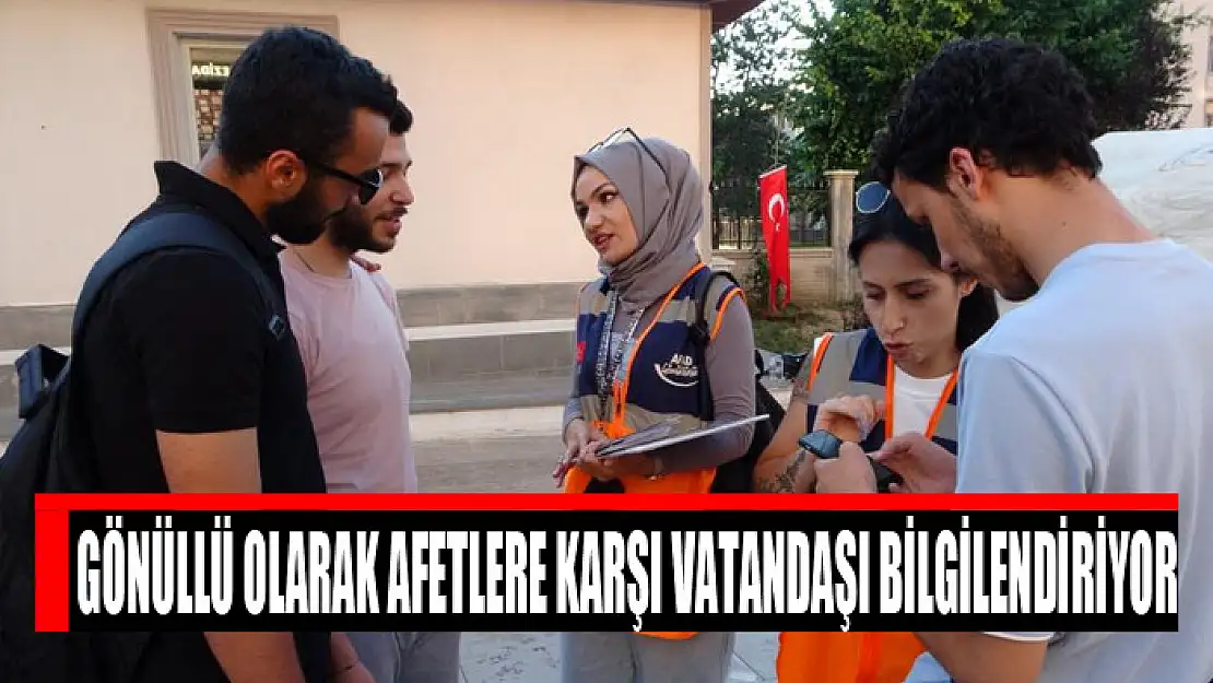 Gönüllü olarak afetlere karşı vatandaşı bilgilendiriyor