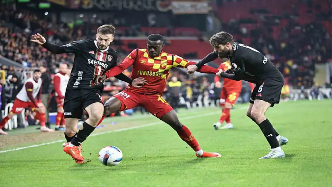 Göztepe, Dennis için Anderlecht'in teklifini yetersiz bularak reddetti
