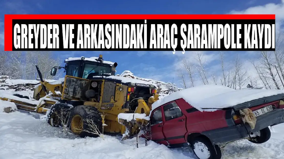 Greyder ve arkasındaki araç şarampole kaydı