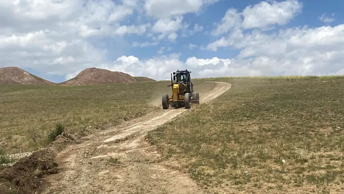 Gürpınar Belediyesi'nden yol çalışması