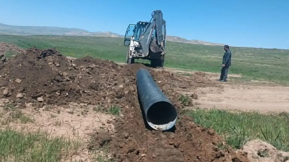 Gürpınar'da arazi yollarında bakım onarım çalışması