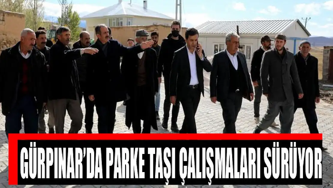 Gürpınar'da parke taşı çalışmaları sürüyor