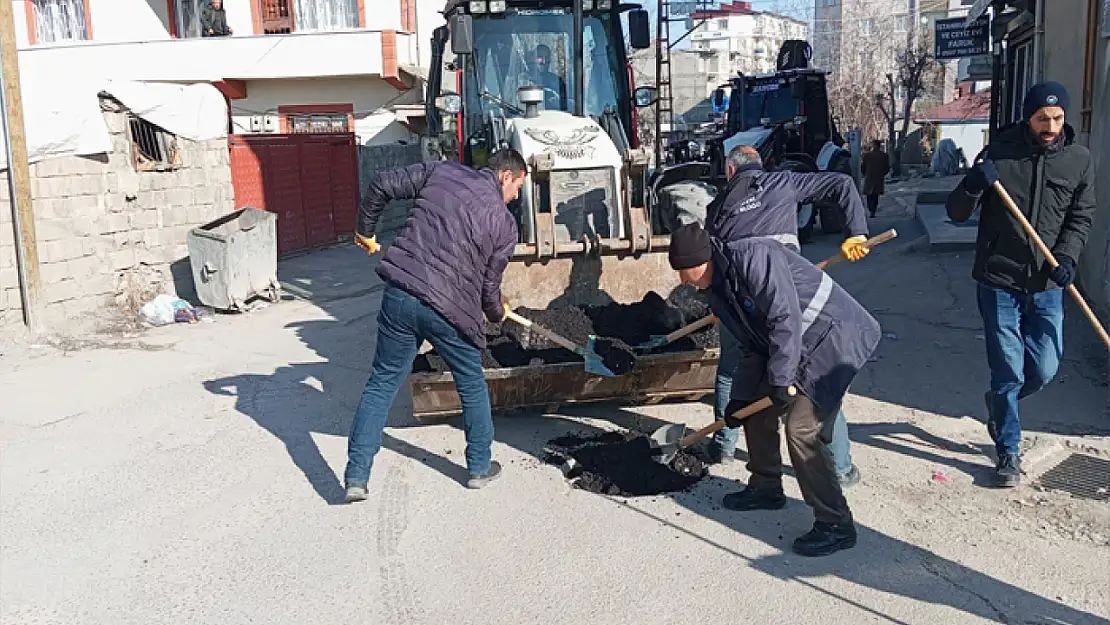 Hacıbekir Mahallesi'nde yol bakım çalışmalarını tamamladı