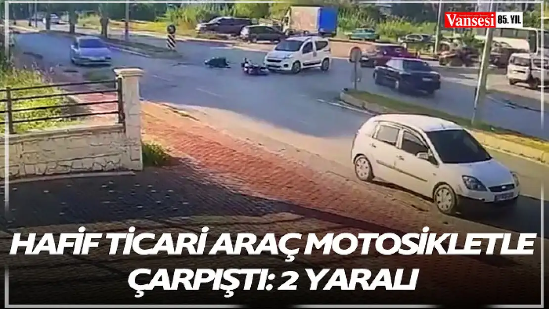 Hafif ticari araç motosikletle çarpıştı: 2 yaralı