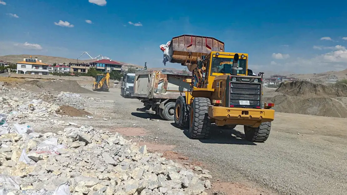 Hafriyat temizleme çalışmaları sürüyor