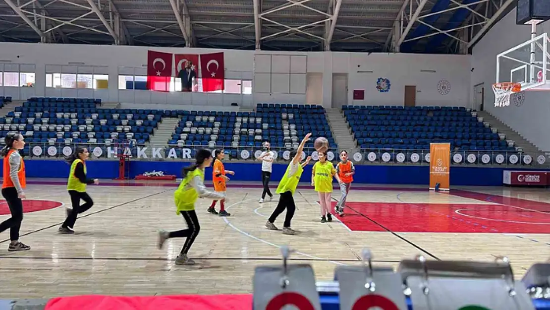 Hakkari'de 1416 çocuk basket oynuyor