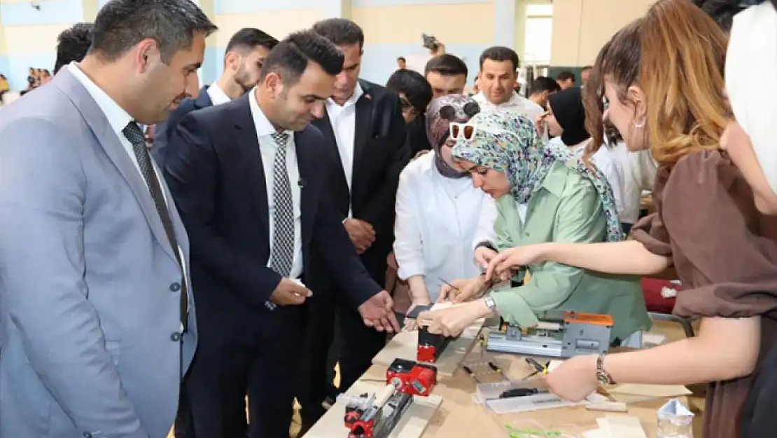 Hakkari'de bilim şenliği düzenlendi