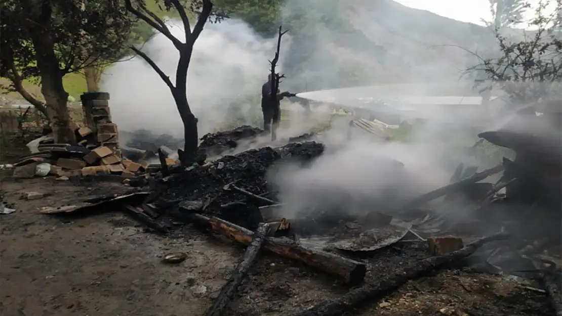 Hakkari'de korkutan yangın