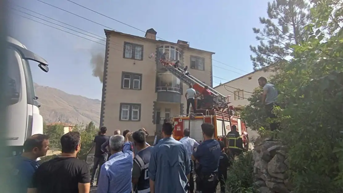 Hakkari'de korkutan yangın