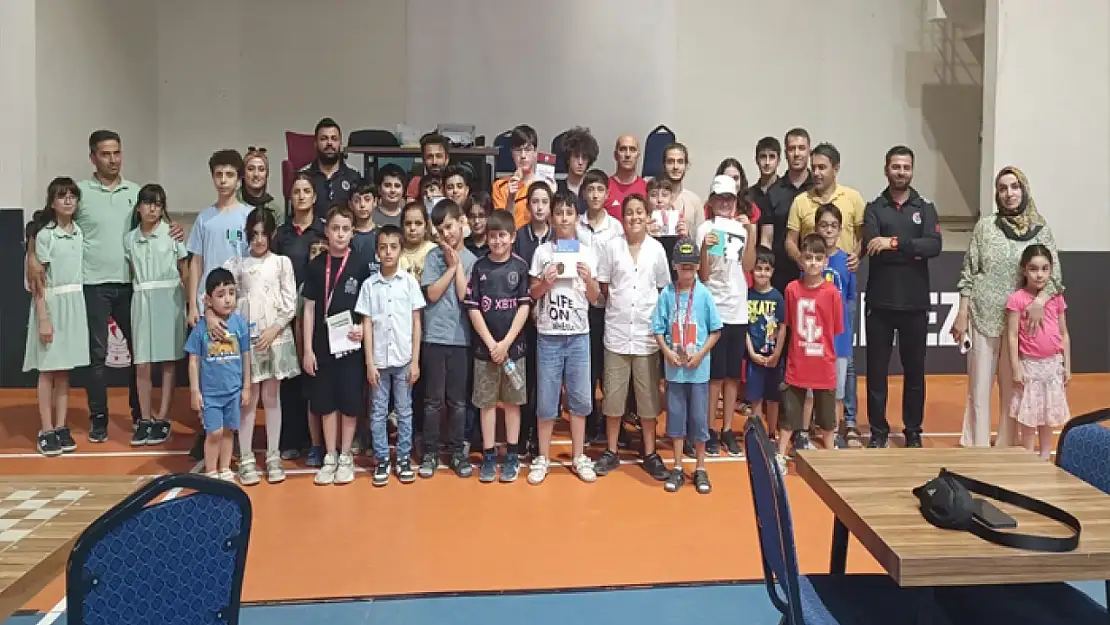 Hakkâri'de Yıldırım Satranç İl Birinciliği Turnuvası tamamlandı