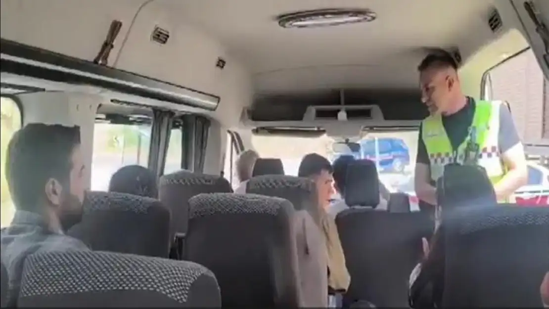 Hakkari'de yolcu kılığında seyahat eden jandarma sürücüyü af etmedi