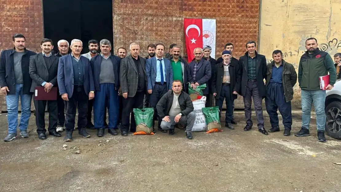 Hakkari'deki çiftçilere tohum desteği yapıldı