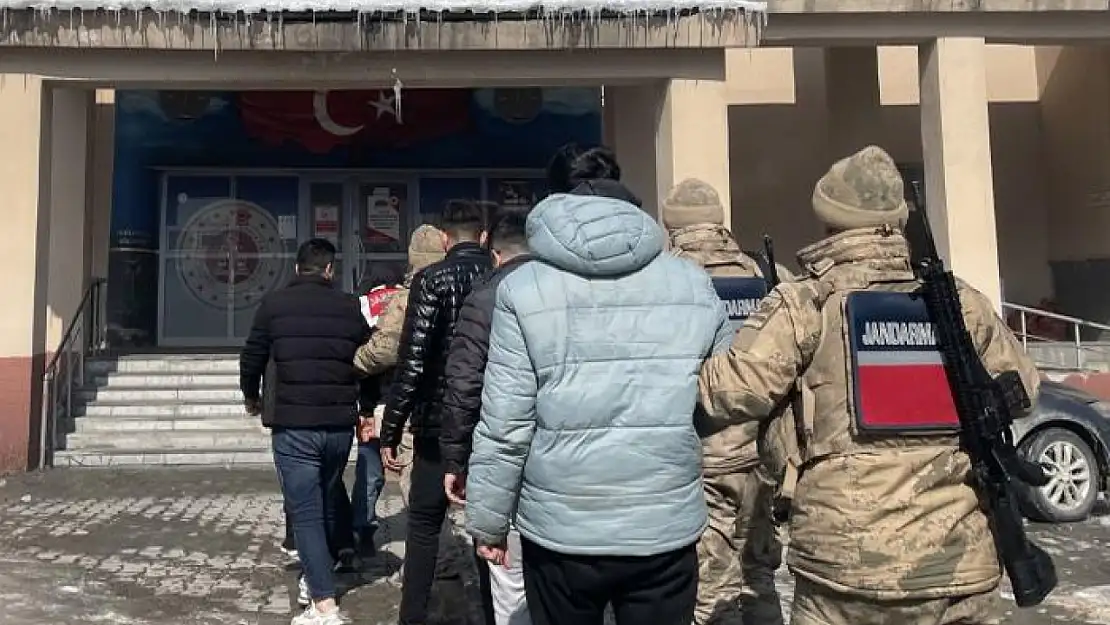 Hakkari jandarması dolandırıcılık şebekesini çökertti: 5 gözaltı