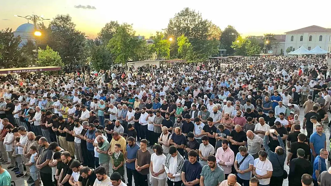 Haniye'ye düzenlenen suikast yürüyüşle protesto edildi