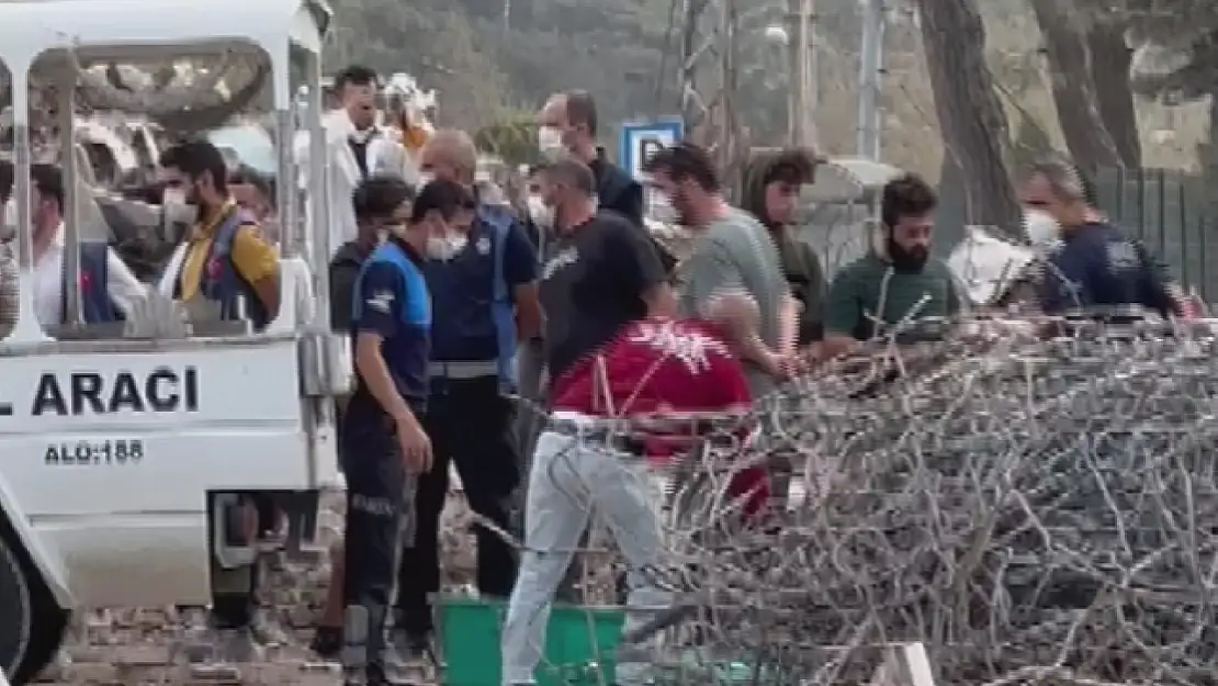 Hatay'da Enkaz Altından Ceset Çıkmaya Devam Ediyor