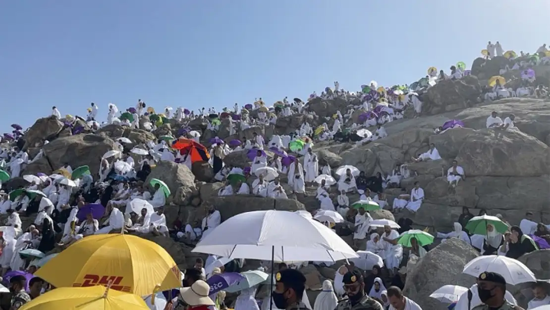 Hicri 1445 yılının hacıları Arafat'ta toplandı