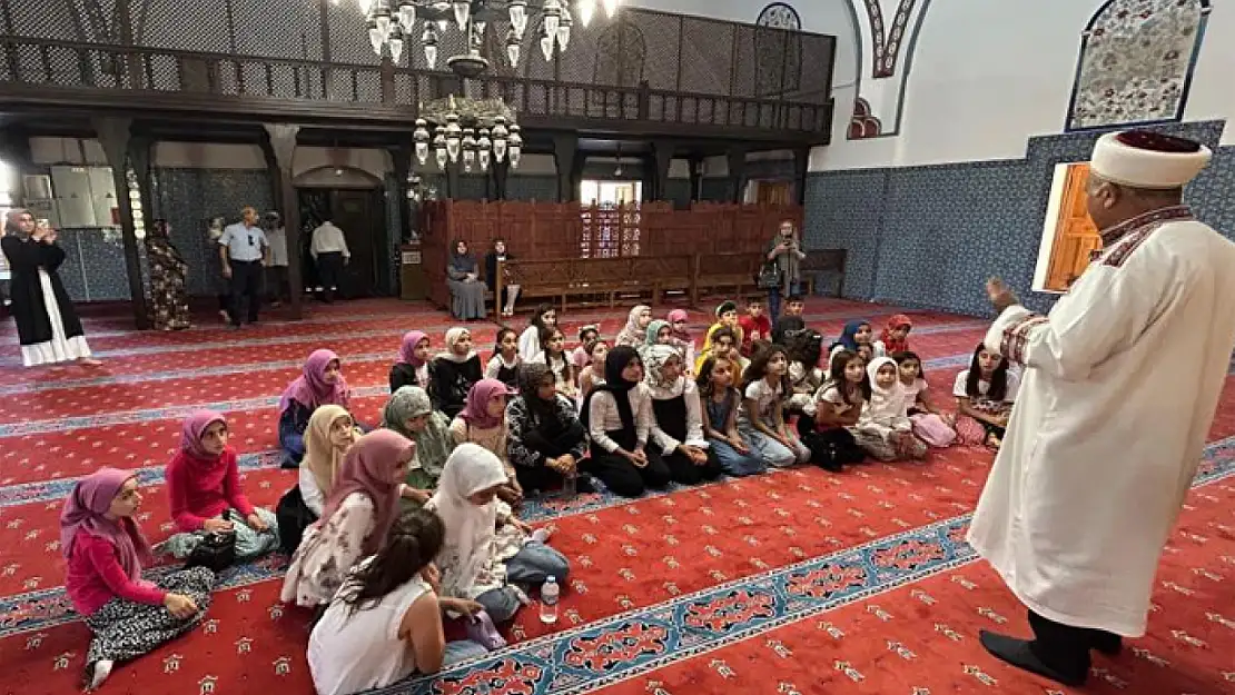 Hüsrev Paşa Camii'nde yaz Kur'an kursu yoğunluğu