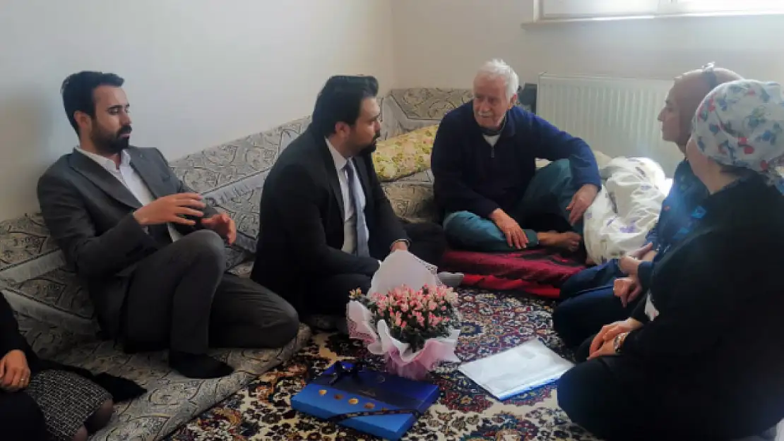 İl Sağlık Müdürü Muhammed Tosun hastaları evlerinde ziyaret etti