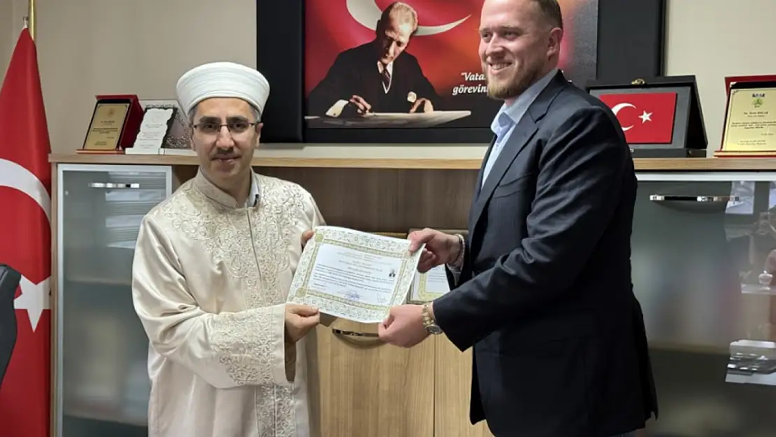 İngiliz Simon, sevdiği kadın için Müslüman oldu: Yeni adı 'Sinan'