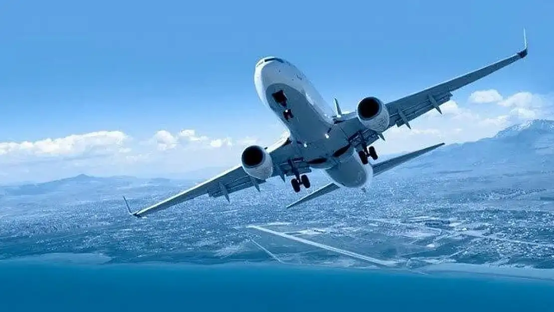 İngiltere'de iki askeri uçağa kırmızı boya sıktılar