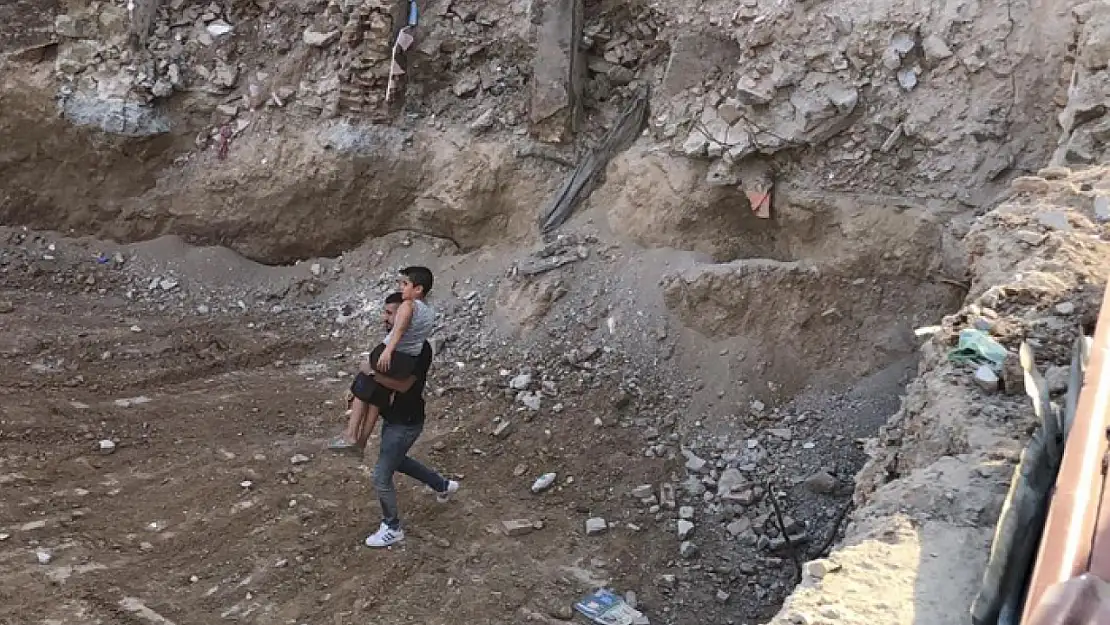 İnşaat çukuruna düşen çocuk kurtarıldı