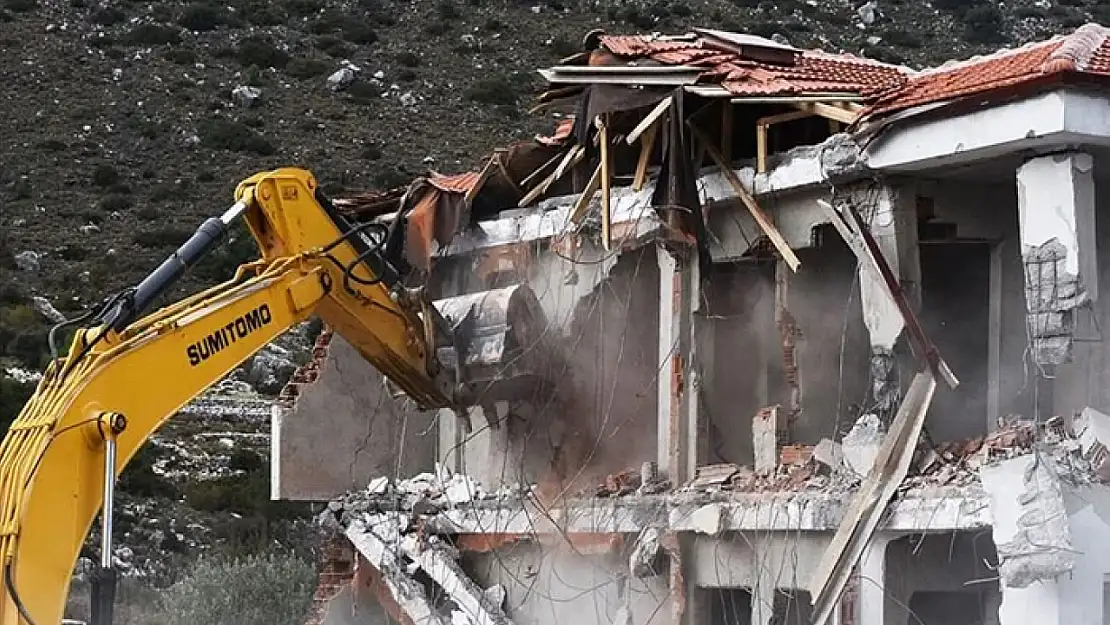İpekyolu Belediyesi kaçak yapıları yıkıyor