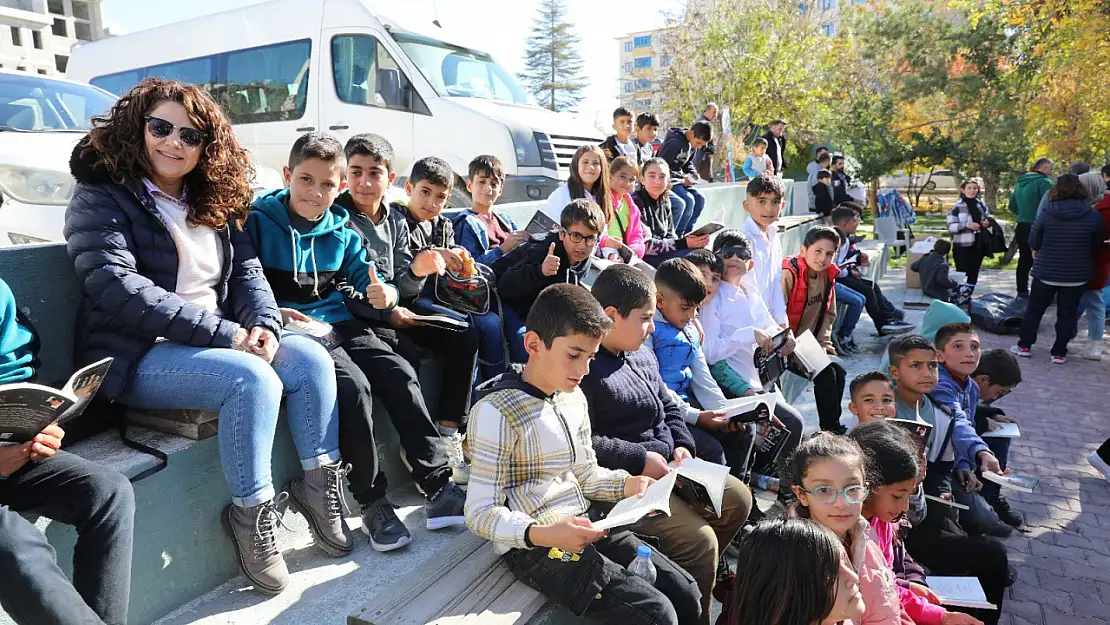 İpekyolu Belediyesi'nden kitap okuma etkinliği