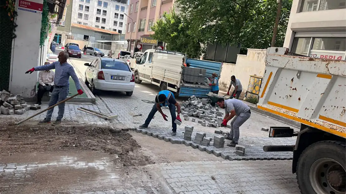 İpekyolu Belediyesi'nden parke taşı döşeme çalışması